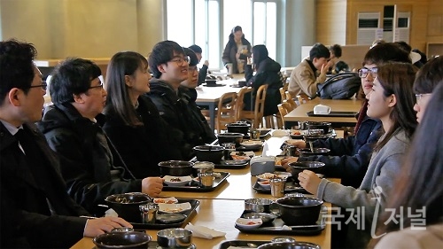 한동대 장순흥 총장, 학생들과 아침밥 소통!