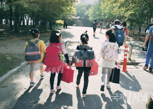 달성군, 기초수급자녀 초등학교 입학 아동 30명 책가방 구입비용 지원