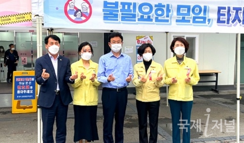 [포토뉴스] 이철우 경북도지사, 문경시보건소 감염병관리센터 격려 방문