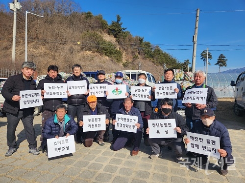 봉화군 농촌지도자회, 탄소중립실천 운동으로 수거한 농약빈병 전달