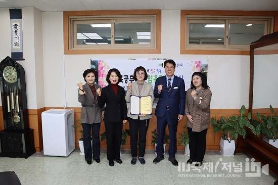 성주교육지원청 ‘2024년 신규발령 교육공무직원 임용장 수여식 개최’