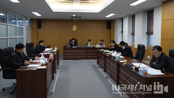 영천시의회, 2024년 의원연구단체 심의위원회 개최